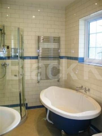 			5 Bedroom, 1 bath, 1 reception Flat			 Broomfield Lane, PALMERS GREEN N13